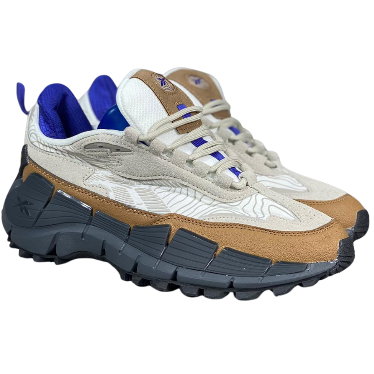 Zapatillas Reebok Zig Kinetica 2.5 Hombre: La Mejor Elección para Tu Estilo Deportivo ¿Estás buscando las ZAPATILLAS REEBOK ZIG KINETICA 2.5 HOMBRE? En Onlineshoppingcenterg te ofrecemos el calzado ideal para mejorar tu rendimiento deportivo y lucir con estilo. Las Reebok Zig Kinetica 2.5 combinan tecnología avanzada y diseño moderno para brindarte comodidad, resistencia y un look único. Aquí te explicamos por qué deberías elegir este modelo y todo lo que necesitas saber antes de comprarlas.  Características de las Zapatillas Reebok Zig Kinetica 2.5 Hombre Las ZAPATILLAS REEBOK ZIG KINETICA 2.5 HOMBRE están diseñadas para ofrecer una experiencia superior en cada paso. Destacan por su tecnología de amortiguación Zig Energy y un diseño moderno que atrae miradas, sin comprometer el rendimiento.  Tecnología Zig Energy El sistema Zig Energy es el corazón de las Reebok Zig Kinetica 2.5. Esta tecnología permite una amortiguación reactiva que convierte la energía de tu pisada en impulso, ayudándote a correr más rápido y sentir menos fatiga. Esto es crucial tanto para entrenamientos intensos como para caminatas largas.  Diseño Resistente Las Reebok Zig Kinetica 2.5 Hombre están hechas con materiales duraderos, lo que garantiza una larga vida útil, incluso si las usas todos los días. El material exterior es transpirable, permitiendo que tus pies se mantengan frescos y cómodos en todo momento.